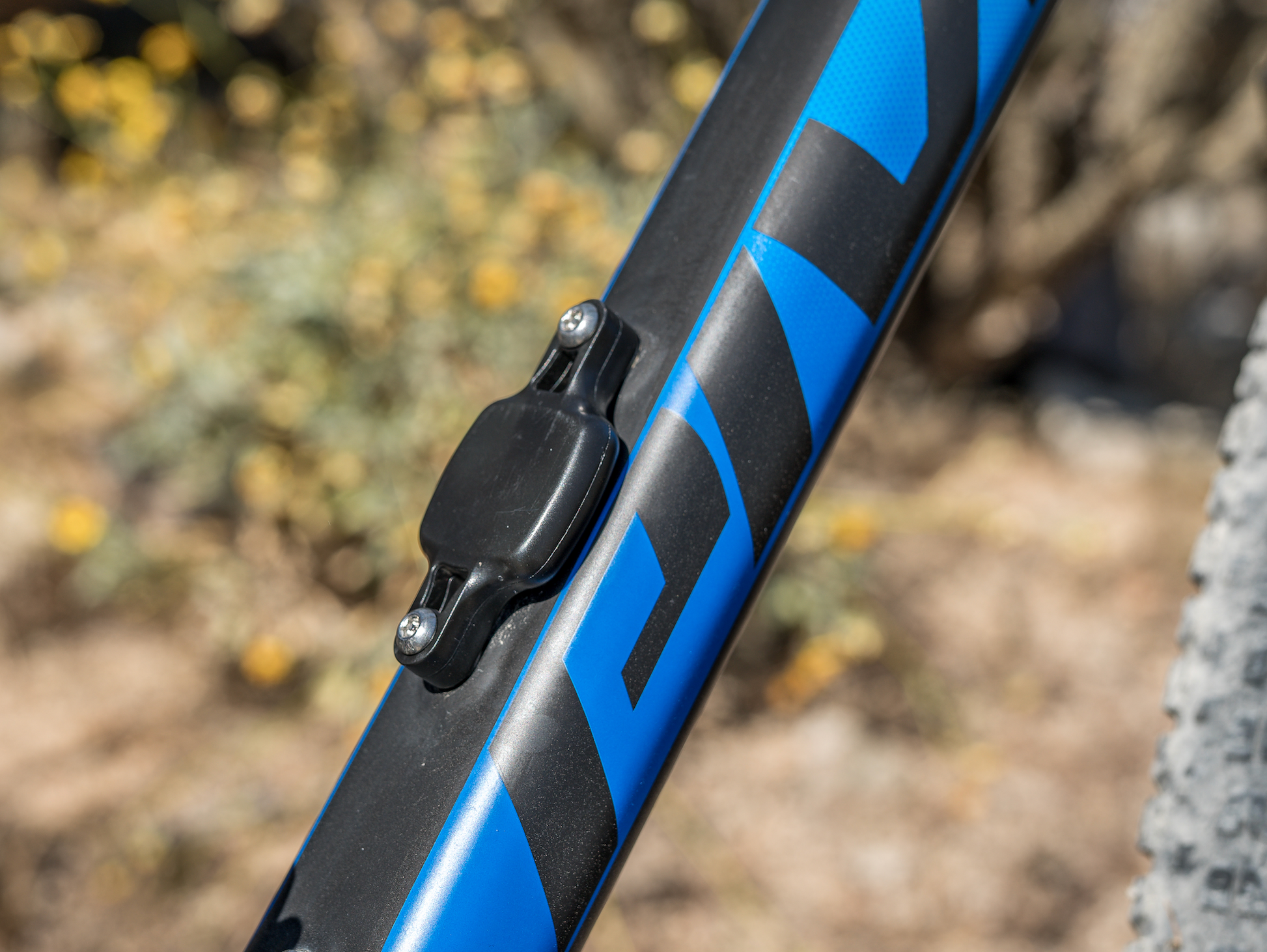Hello! I designed a Bottle Cage mount for the all-new Apple Airtag
